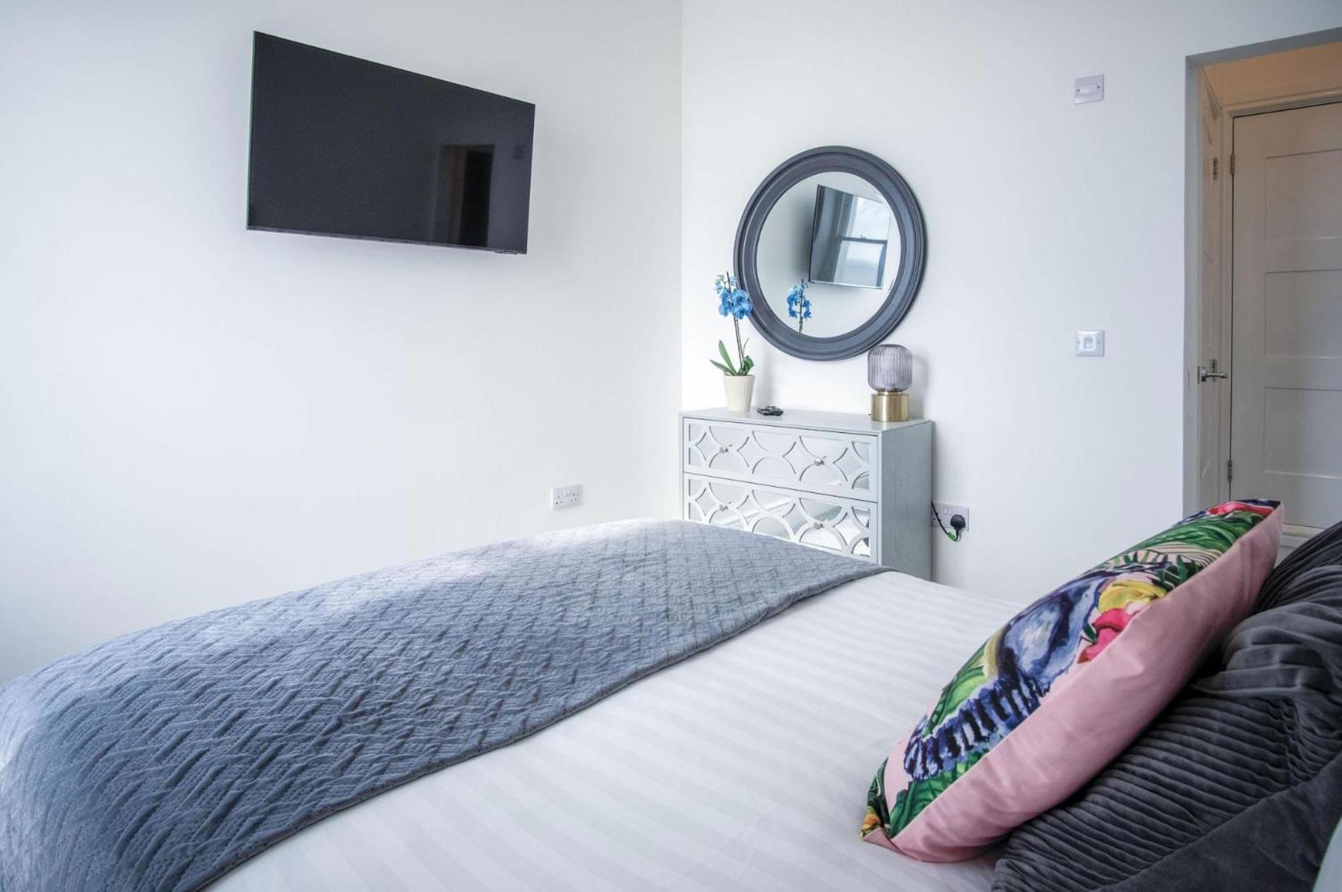 St Catherines View - 2 Bedroom - Panorama - *